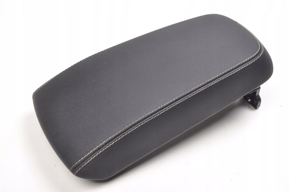 VOLVO XC40 ARMREST 32352693 2025R LIFT