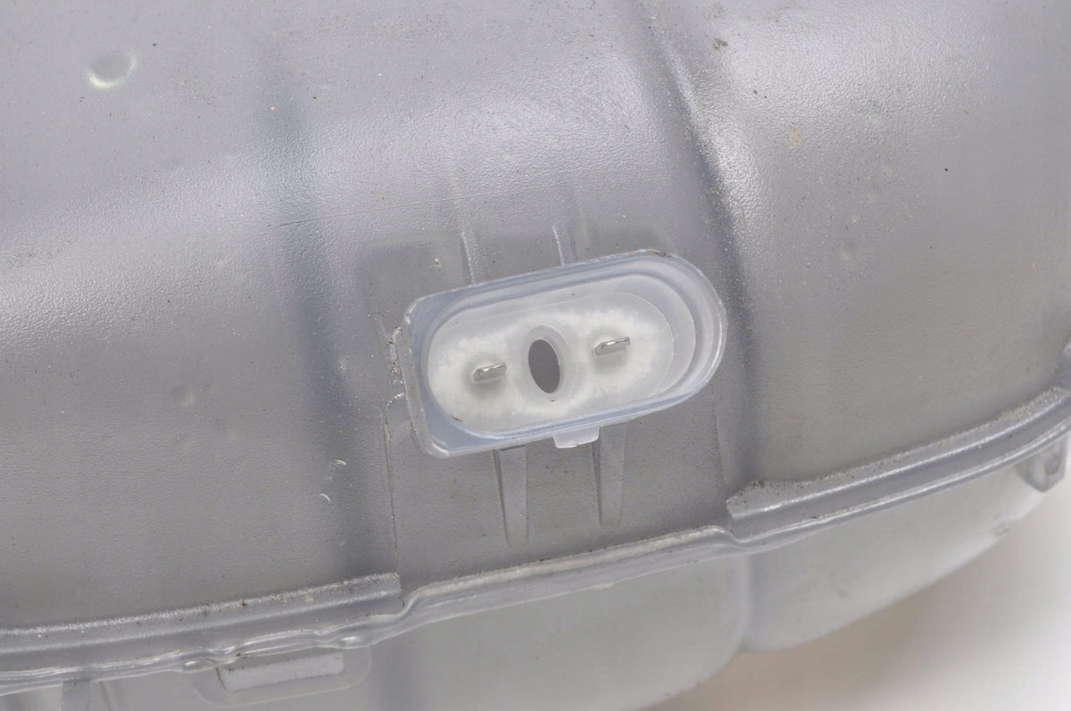 VOLVO XC40 B4 EXPANSION TANK 31686047 2025R