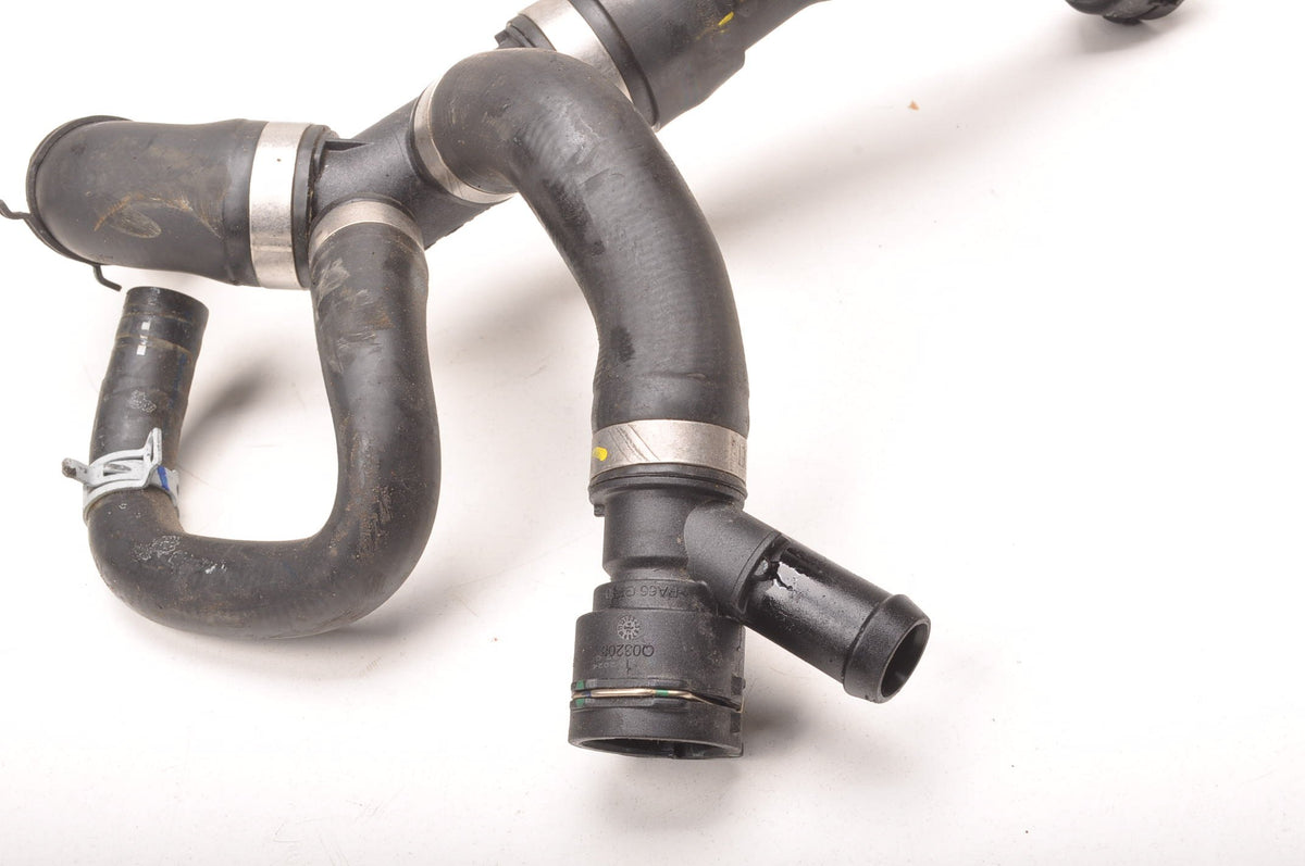 VOLVO XC40 B4 Mild-Hybrid 16V 197HP PIPE WATER CABLE