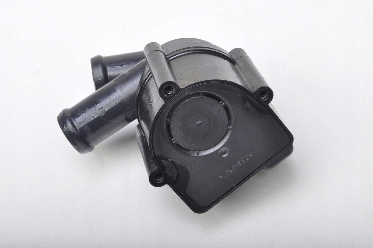 VOLVO XC40 B4 Mild-Hybrid WATER PUMP 32252179