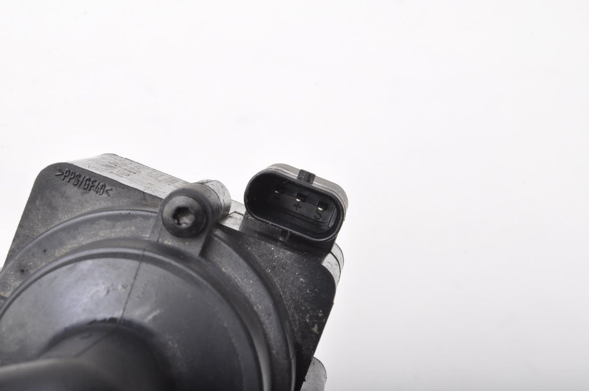 VOLVO XC40 B4 Mild-Hybrid WATER PUMP 32252179