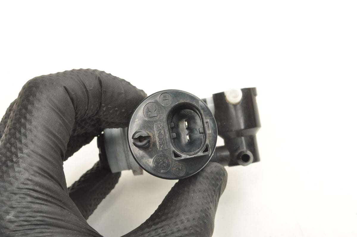 VOLVO XC40 ENGINE WASHER PUMP 32237970