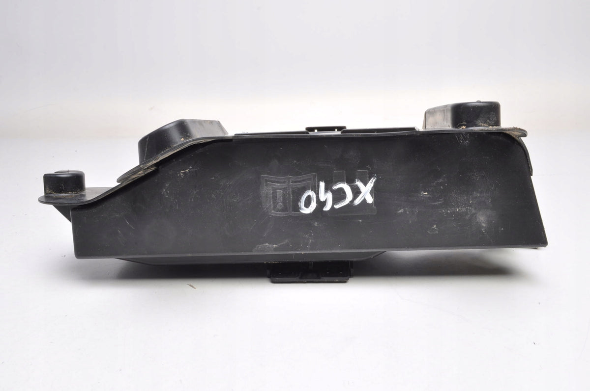 VOLVO XC40 FUSE BOX 31473883 31473884