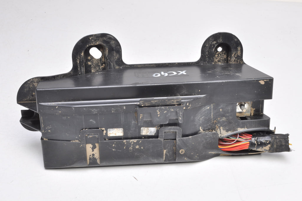 VOLVO XC40 FUSE BOX 31473883 31473884