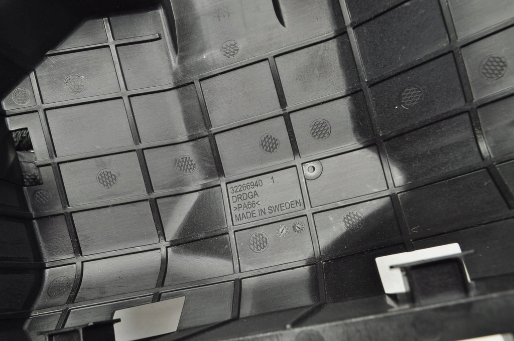 VOLVO XC40 FUSE BOX HOLDER 32266940