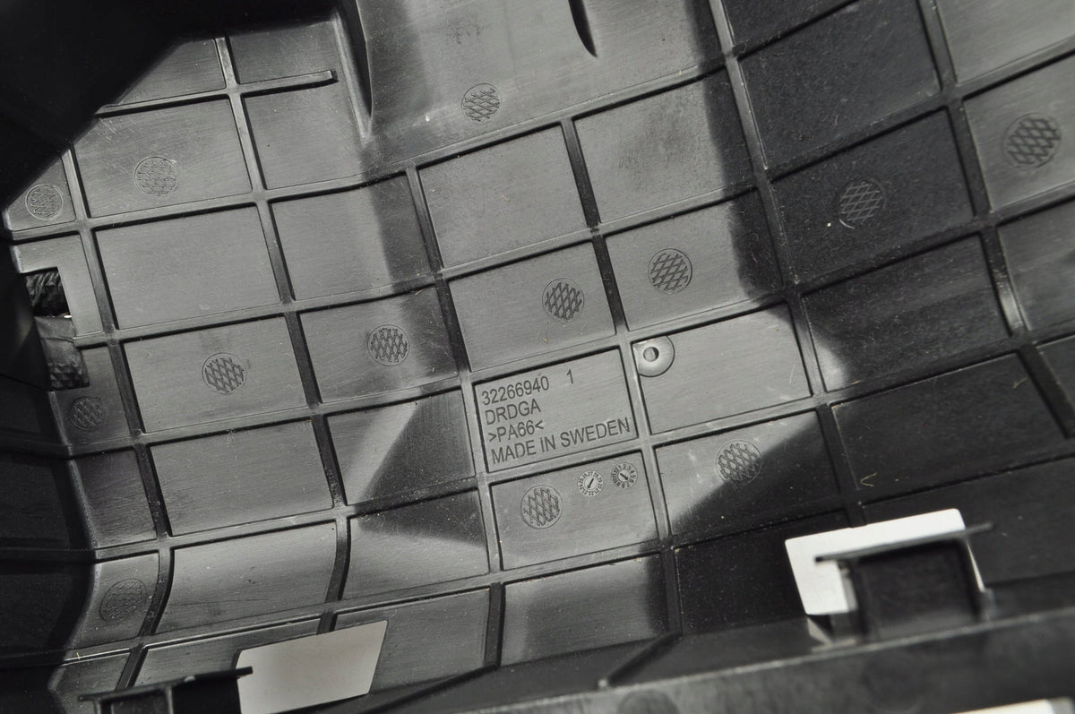 VOLVO XC40 FUSE BOX HOLDER 32266940