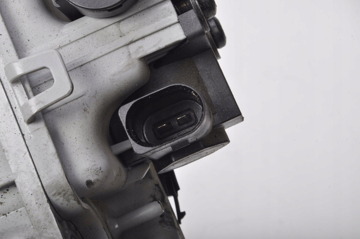 VOLVO XC40 II 2.0 T5 VACUUM RESERVOIR 31480478