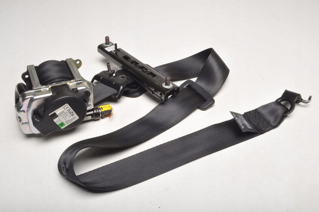 VOLVO XC40 II SEAT BELT RIGHT FRONT 32149127 2021R