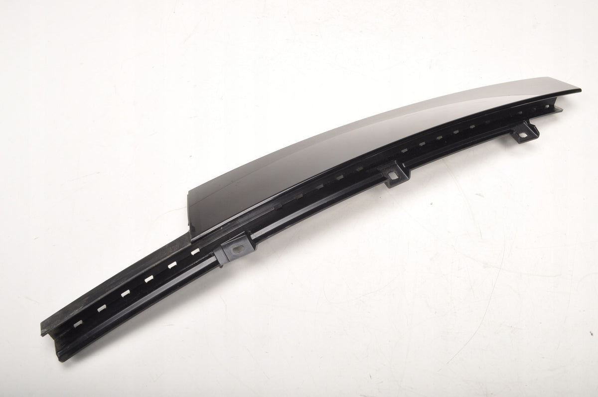 VOLVO XC40 II STRIP RIGHT FRONT VERTICAL 31448392