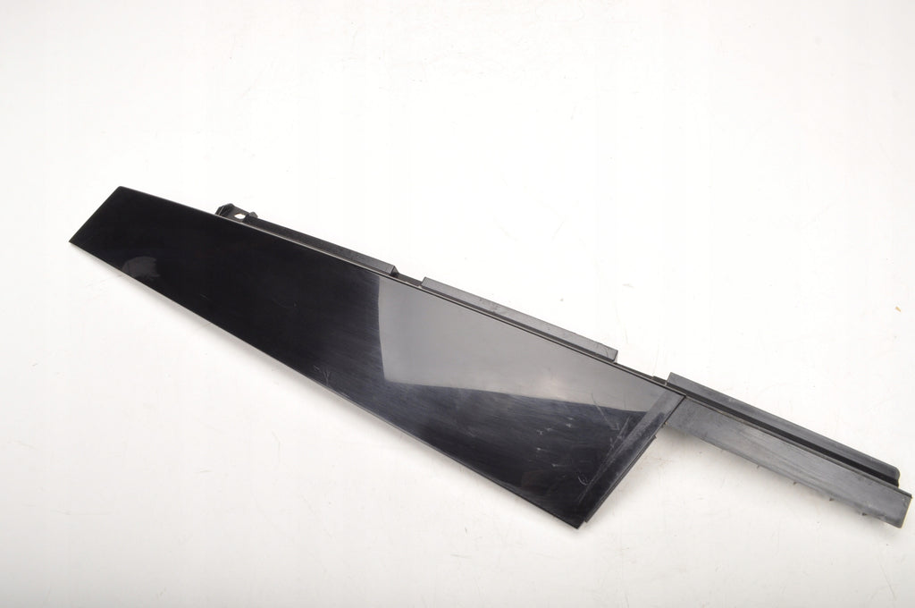 VOLVO XC40 II STRIP RIGHT FRONT VERTICAL 31448392