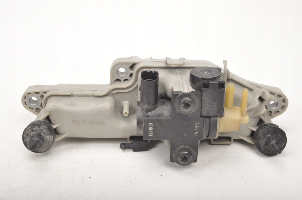 VOLVO XC40 II VACUUM RESERVOIR 31480478