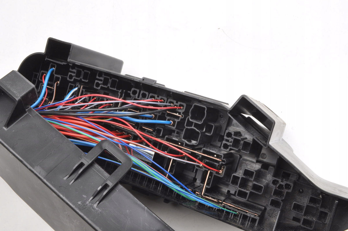 VOLVO XC40 MODULE RELAY FUSE BOX 31473884