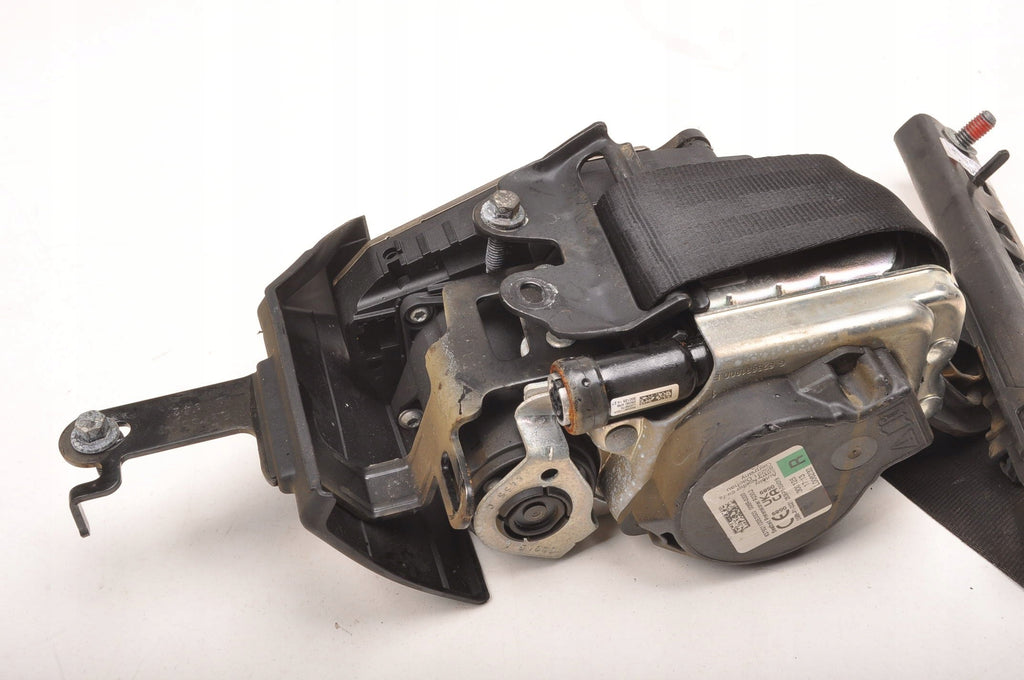 VOLVO XC40 SEAT BELT RIGHT FRONT 32401540 P032401540