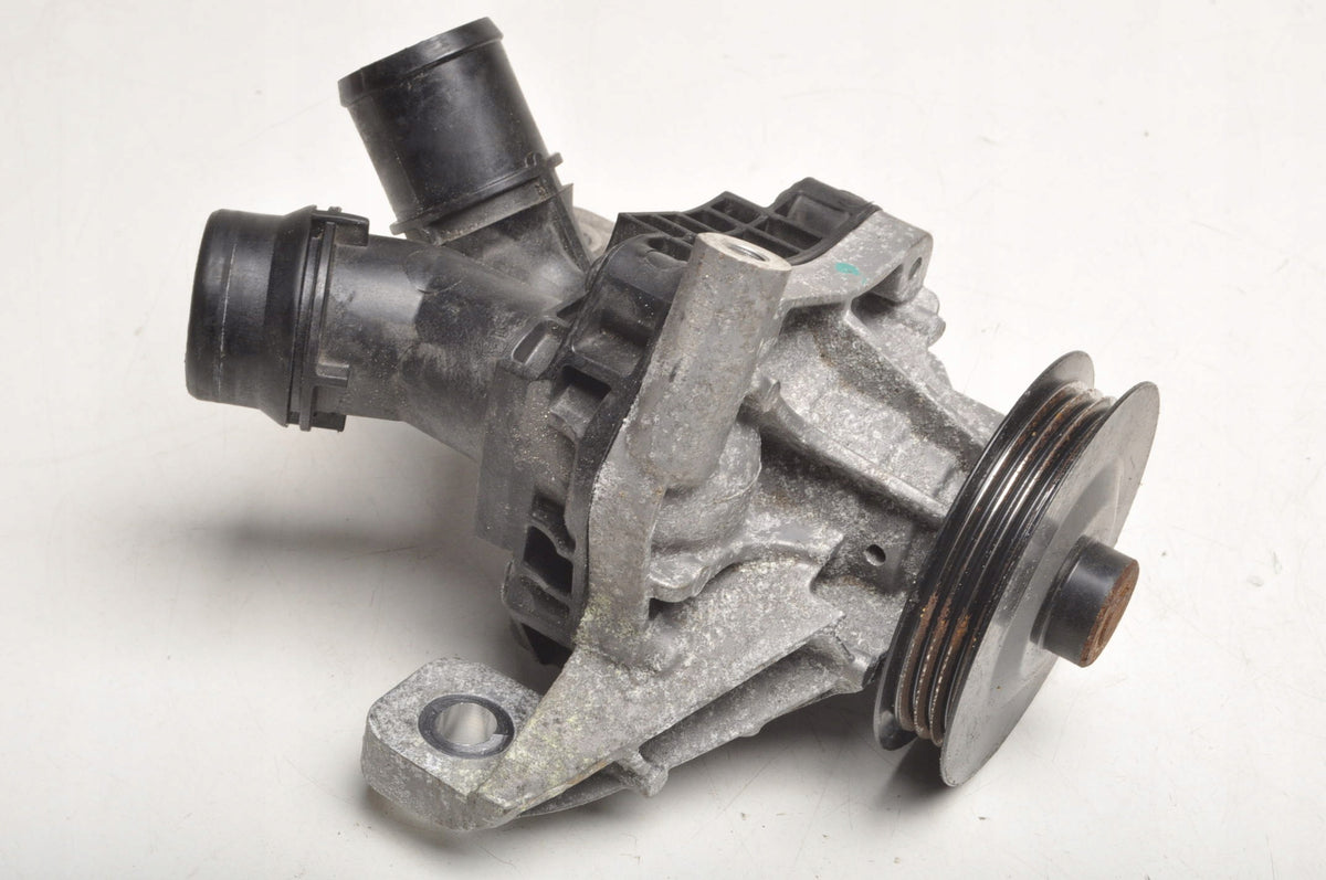 VOLVO XC40 T5 Plug-in Hybrid 1.5 2018- WATER PUMP 32257932 2021R