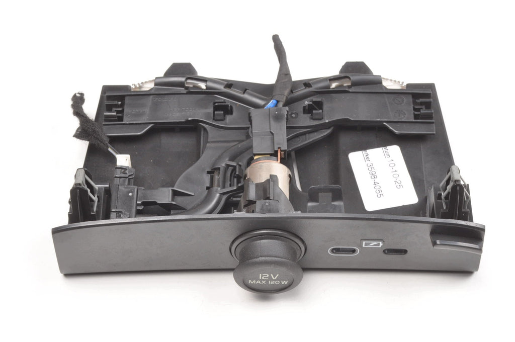 VOLVO XC40 USB SOCKET LIGHTER 32275533