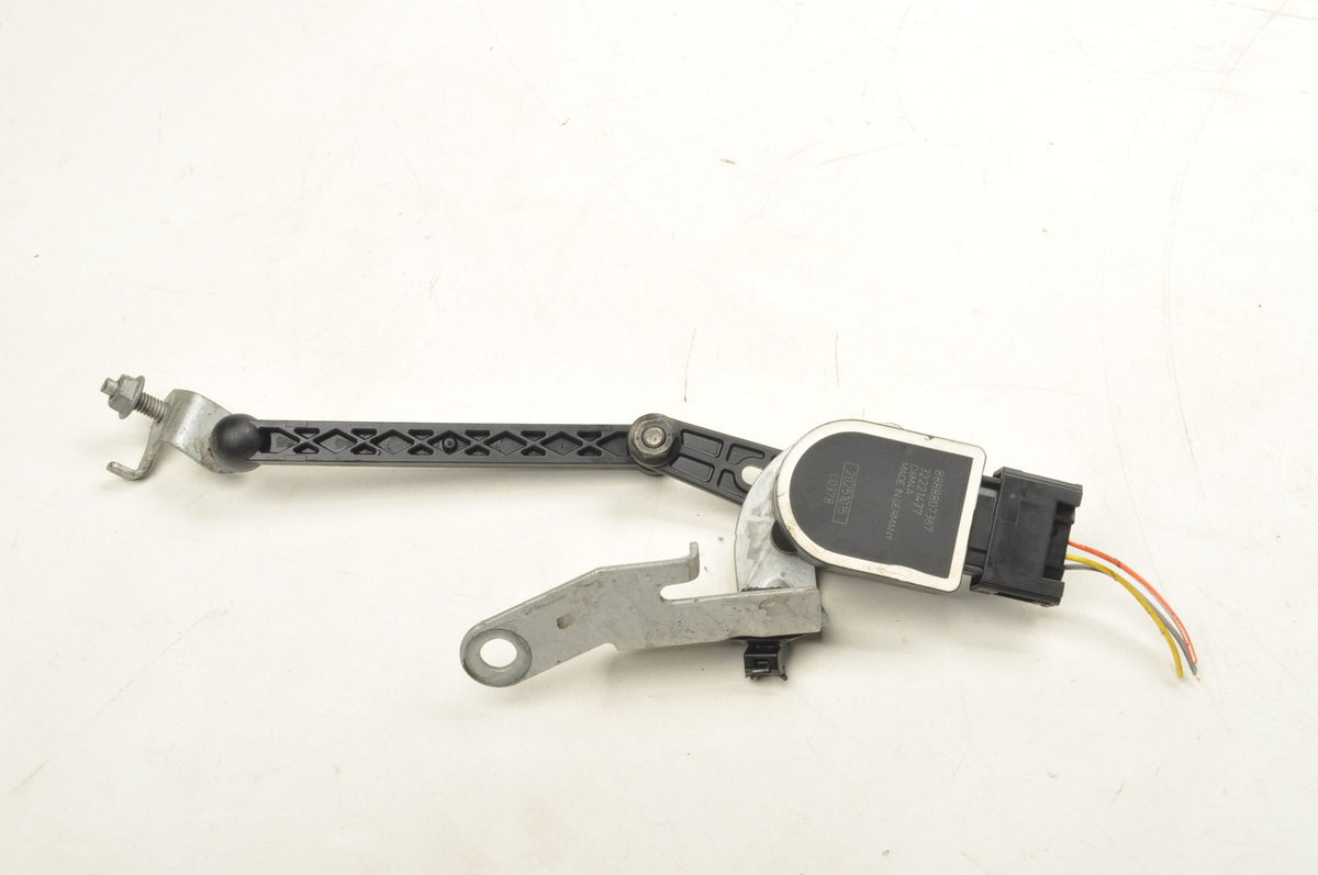 VOLVO XC40 XENON LEVELING SENSOR LEFT FRONT 32221957 32221477