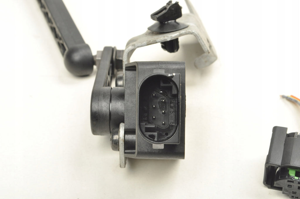 VOLVO XC40 XENON LEVELING SENSOR LEFT FRONT 32221957 32221477