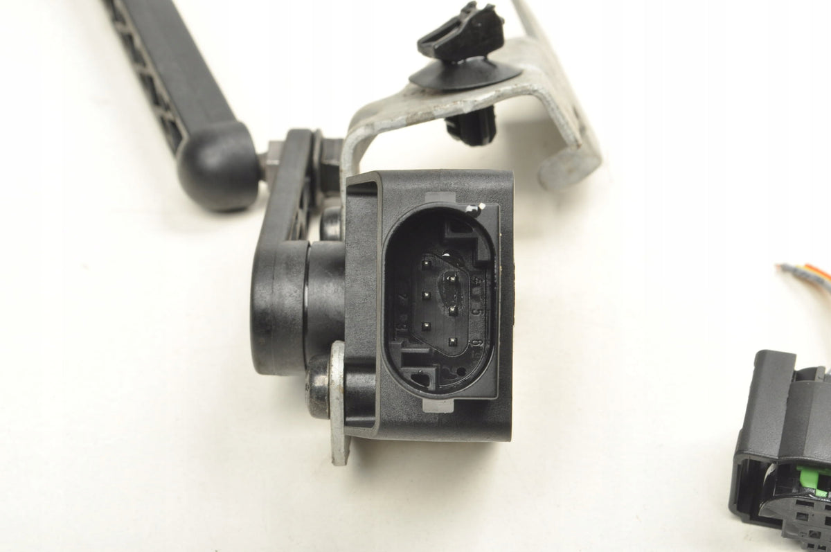 VOLVO XC40 XENON LEVELING SENSOR LEFT FRONT 32221957 32221477