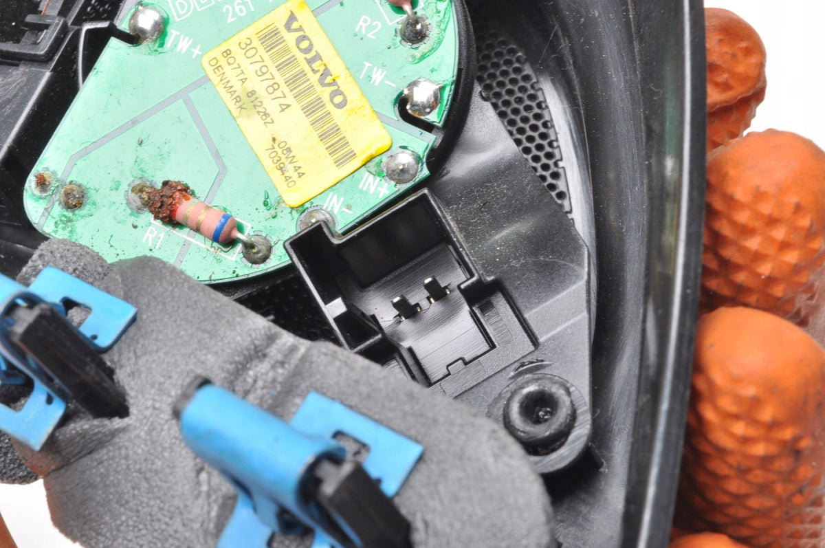 VOLVO XC60 AND DYNAUDIO BLIS 30761588 30797874