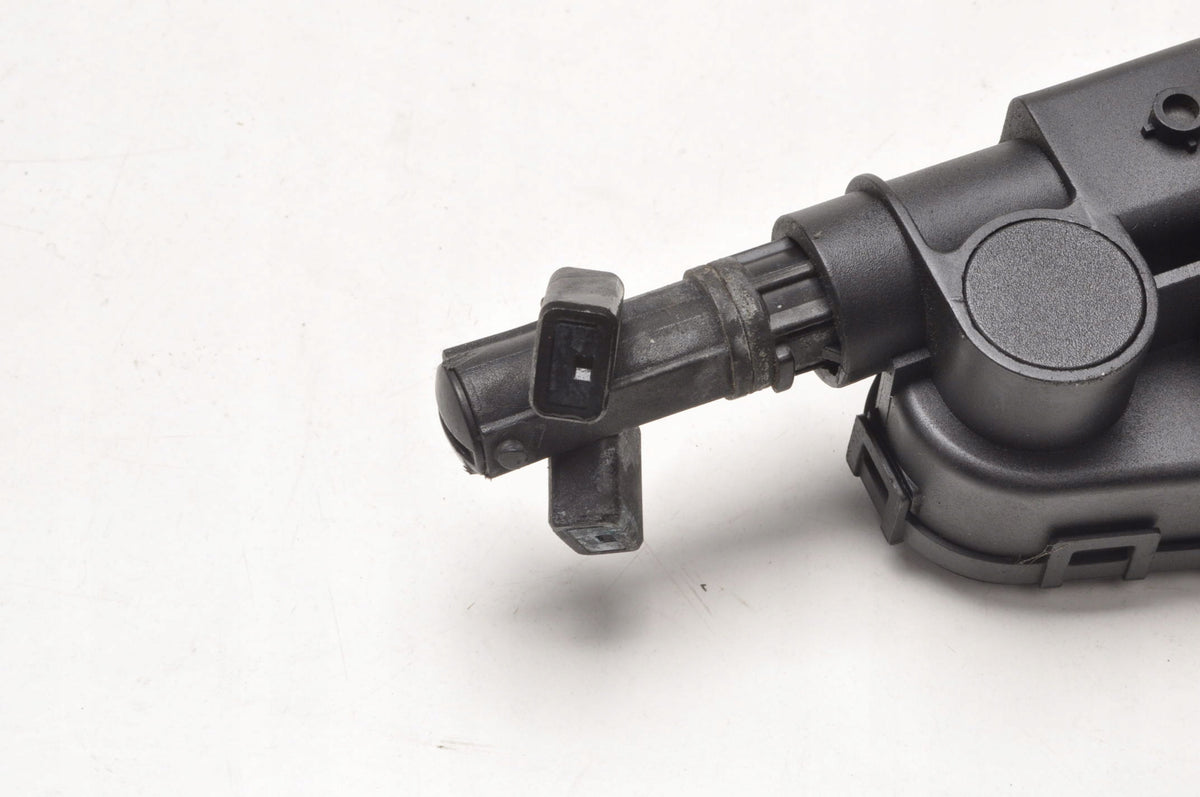 VOLVO XC60 AND HEADLIGHT WASHER PUMP