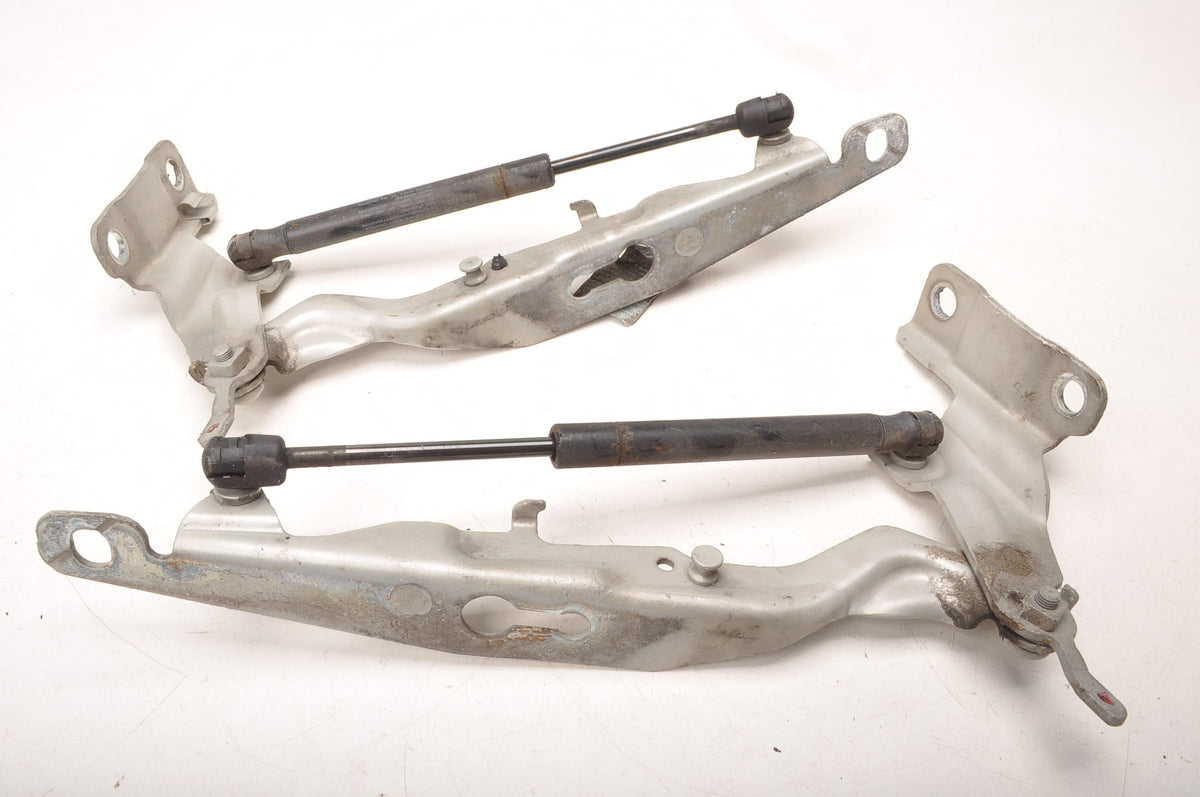 VOLVO XC60 AND MASK HINGE 30779282 30779283 SET