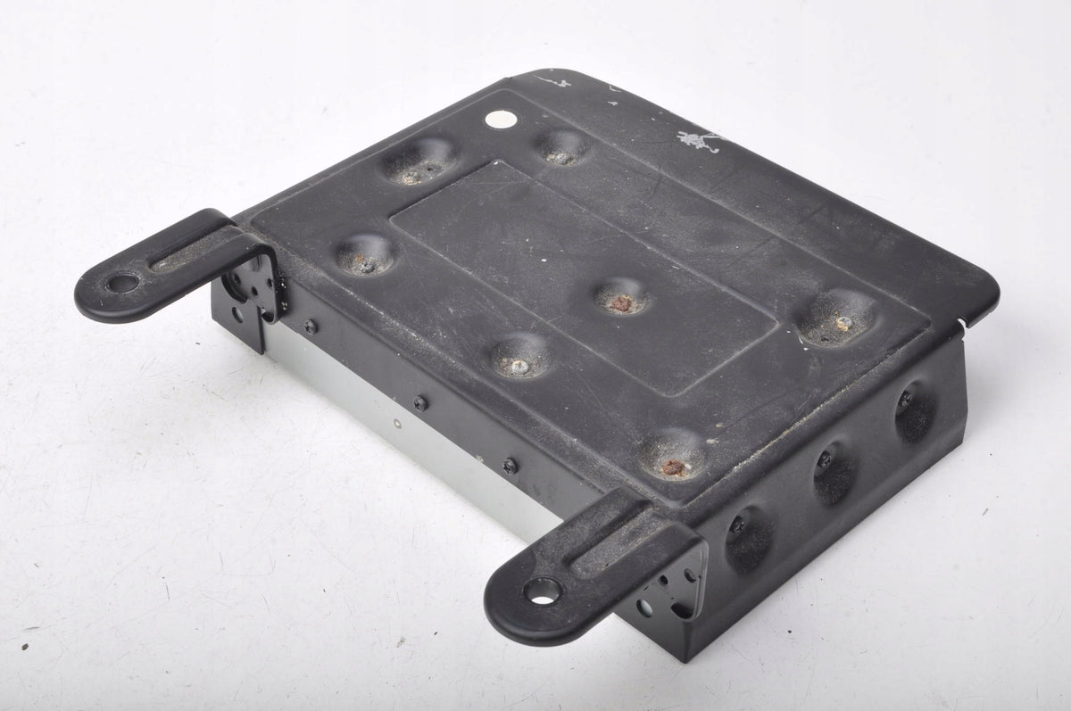 VOLVO XC60 AND RADIO AMPLIFIER P30659584
