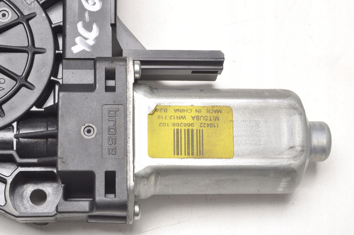 VOLVO XC60 AND WINDSCREEN MOTOR LEFT FRONT 966268-102
