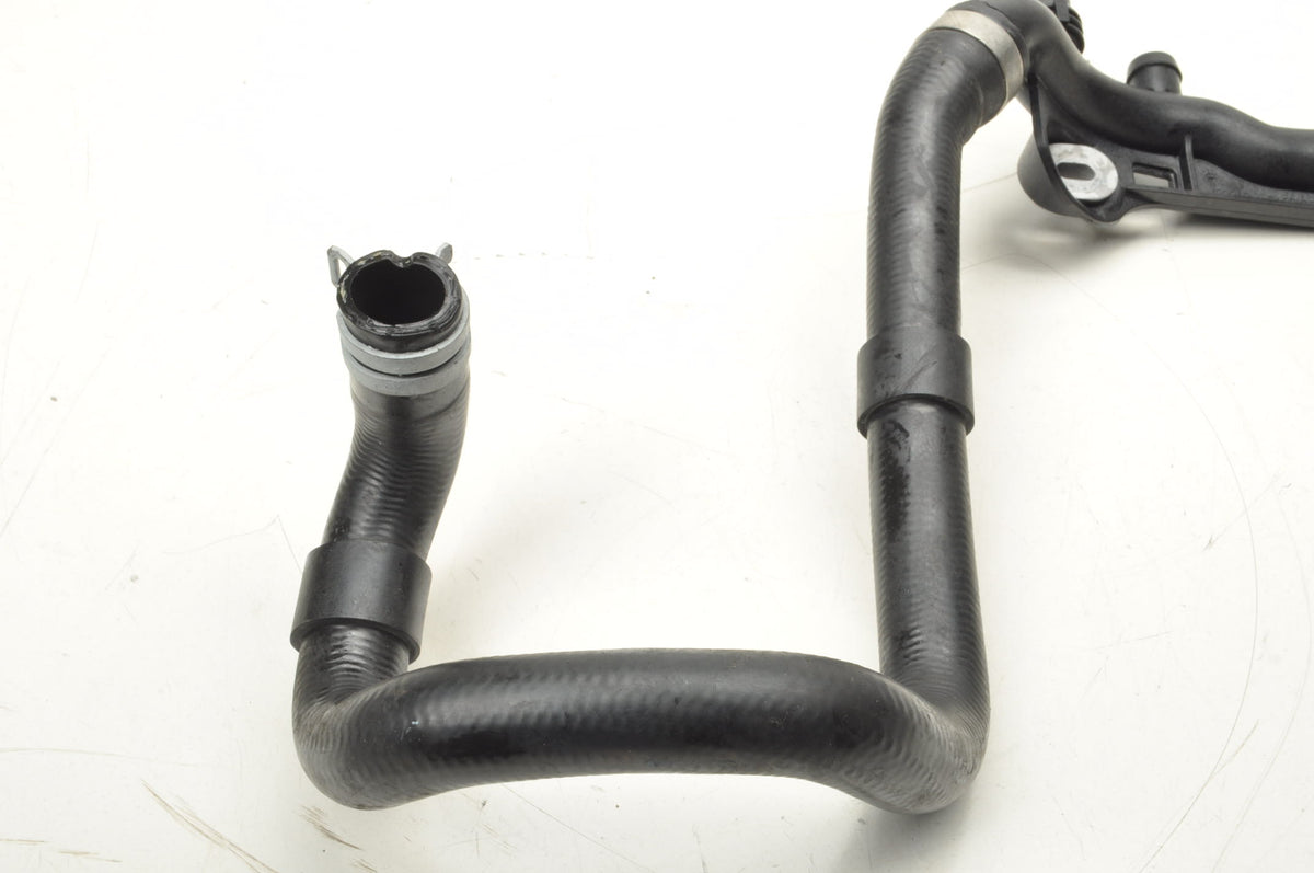 VOLVO XC60 II 2.0 16V B5 PIPE WATER LINE 32249934