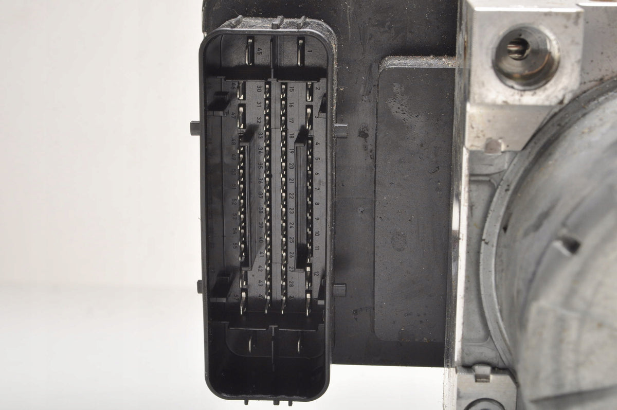 VOLVO XC60 II 2.0 D5 235 KM ABS PUMP P32214774 32214804