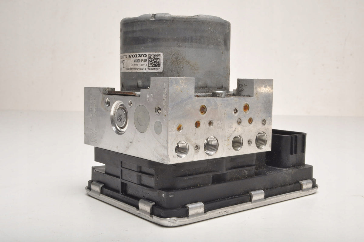 VOLVO XC60 II 2.0 D5 235 KM ABS PUMP P32214774 32214804