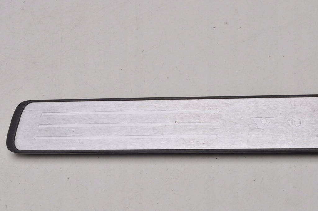 VOLVO XC60 II DECORATIVE STRIP THRESHOLD FRONT 33436021