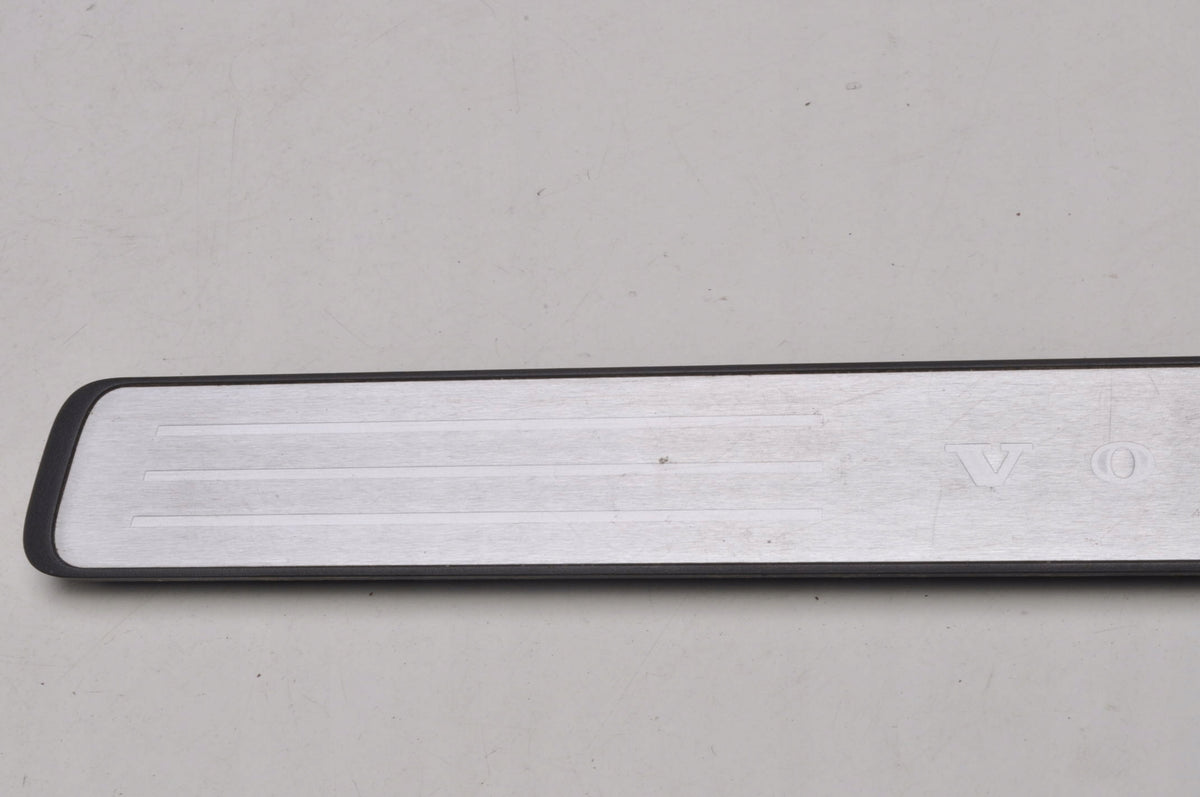 VOLVO XC60 II DECORATIVE STRIP THRESHOLD FRONT 33436021