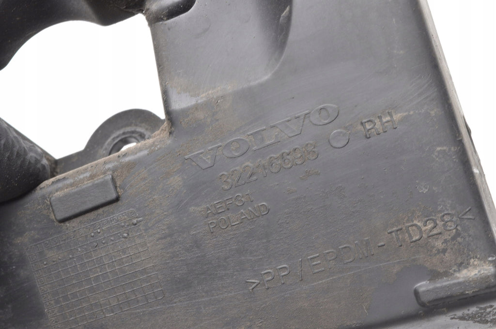VOLVO XC60 II FENDER MOUNT 32216698 RIGHT