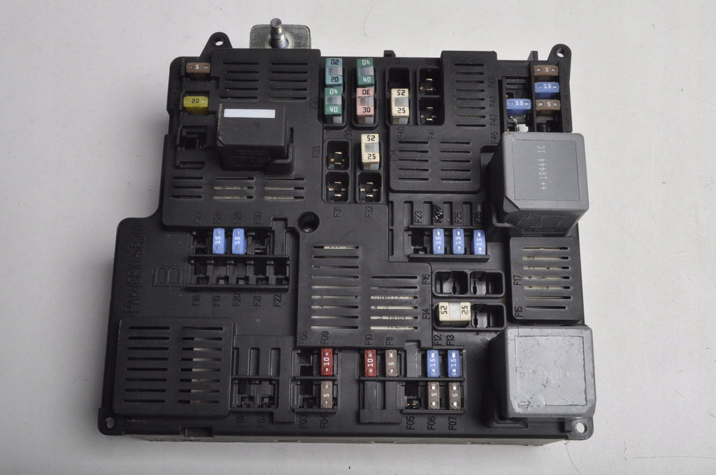VOLVO XC60 II FUSE BOX 31676132