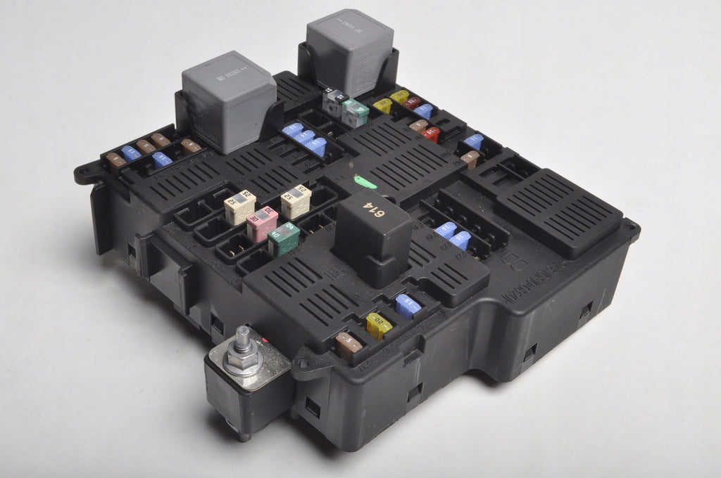 VOLVO XC60 II FUSE BOX 32212298