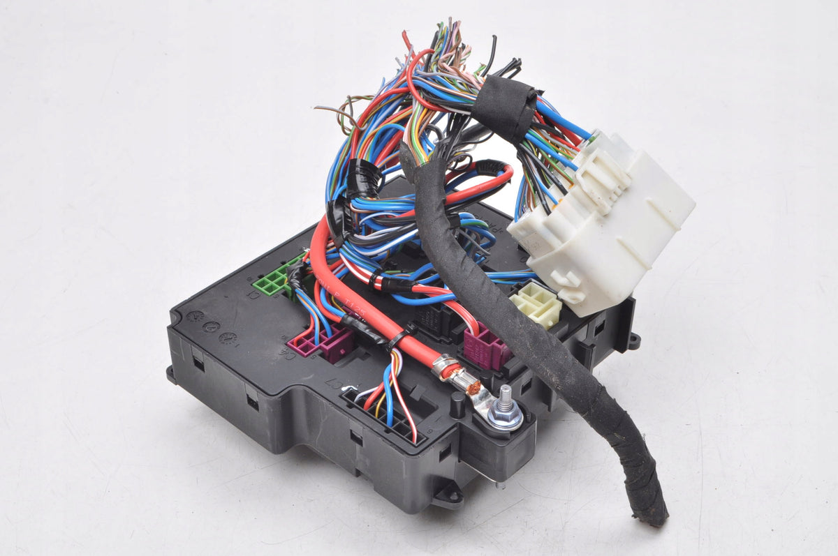 VOLVO XC60 II FUSE BOX 32212298