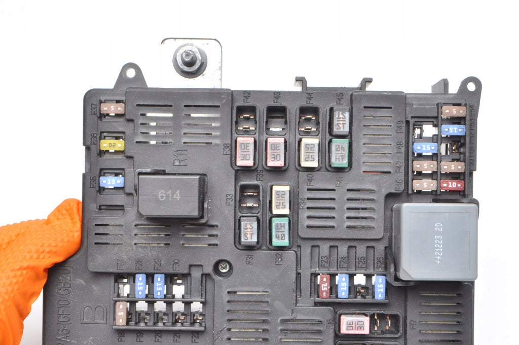 VOLVO XC60 II FUSE BOX 32322426