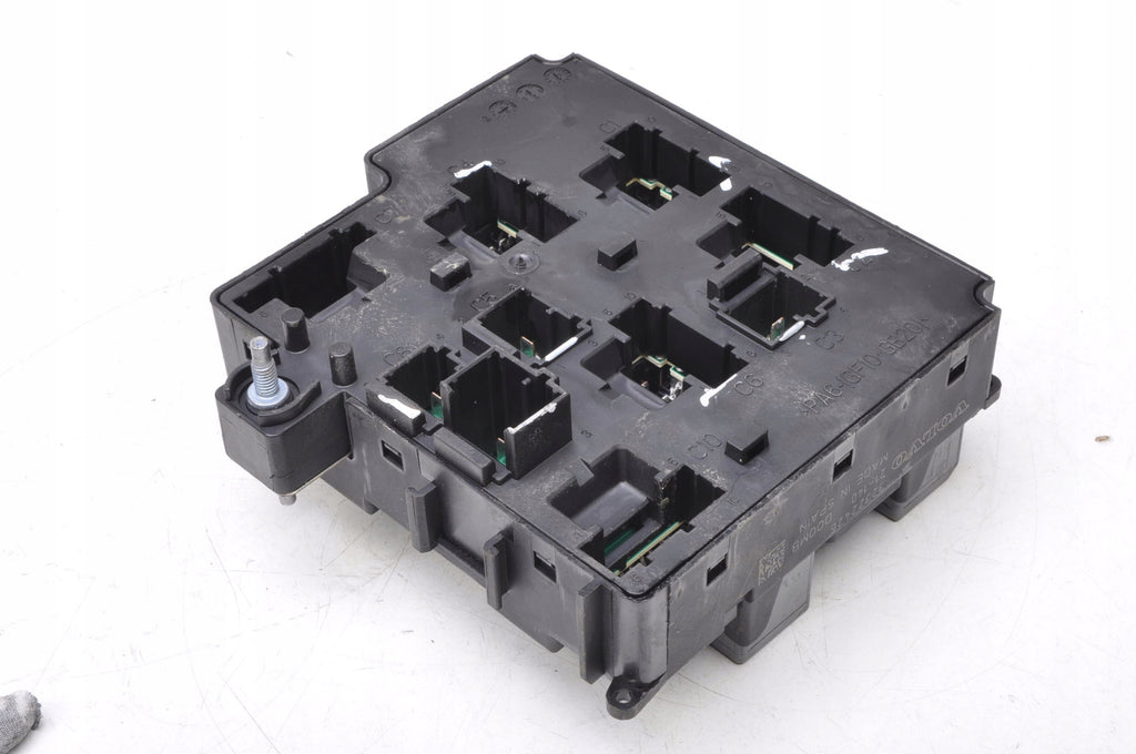 VOLVO XC60 II FUSE BOX 32322426