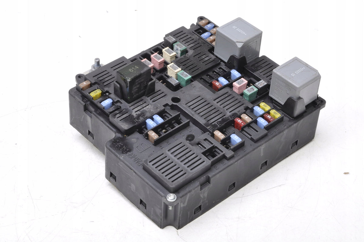 VOLVO XC60 II FUSE BOX 32322426