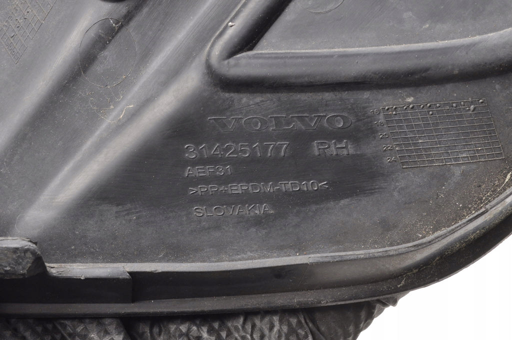 VOLVO XC60 II GRILLE DUMMY BUMPER 31425177 RIGHT