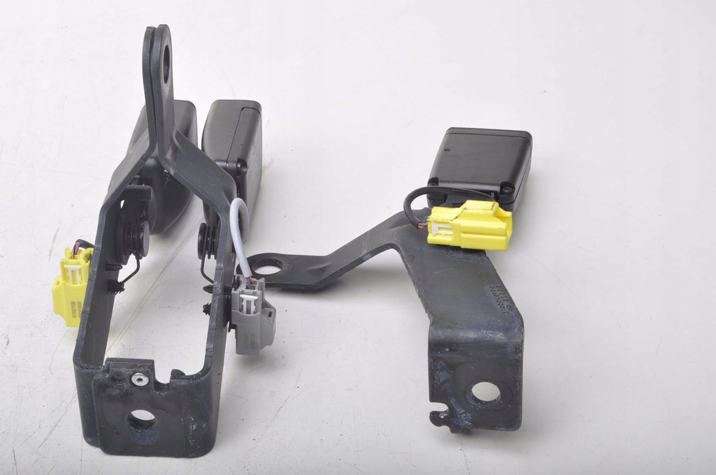 VOLVO XC60 II SEAT BELT CLASPS SET