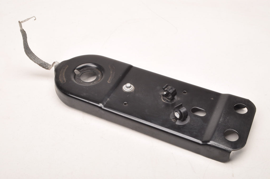 VOLVO XC60 II SLED MOUNT HOLDER REAR RIGHT 2024R