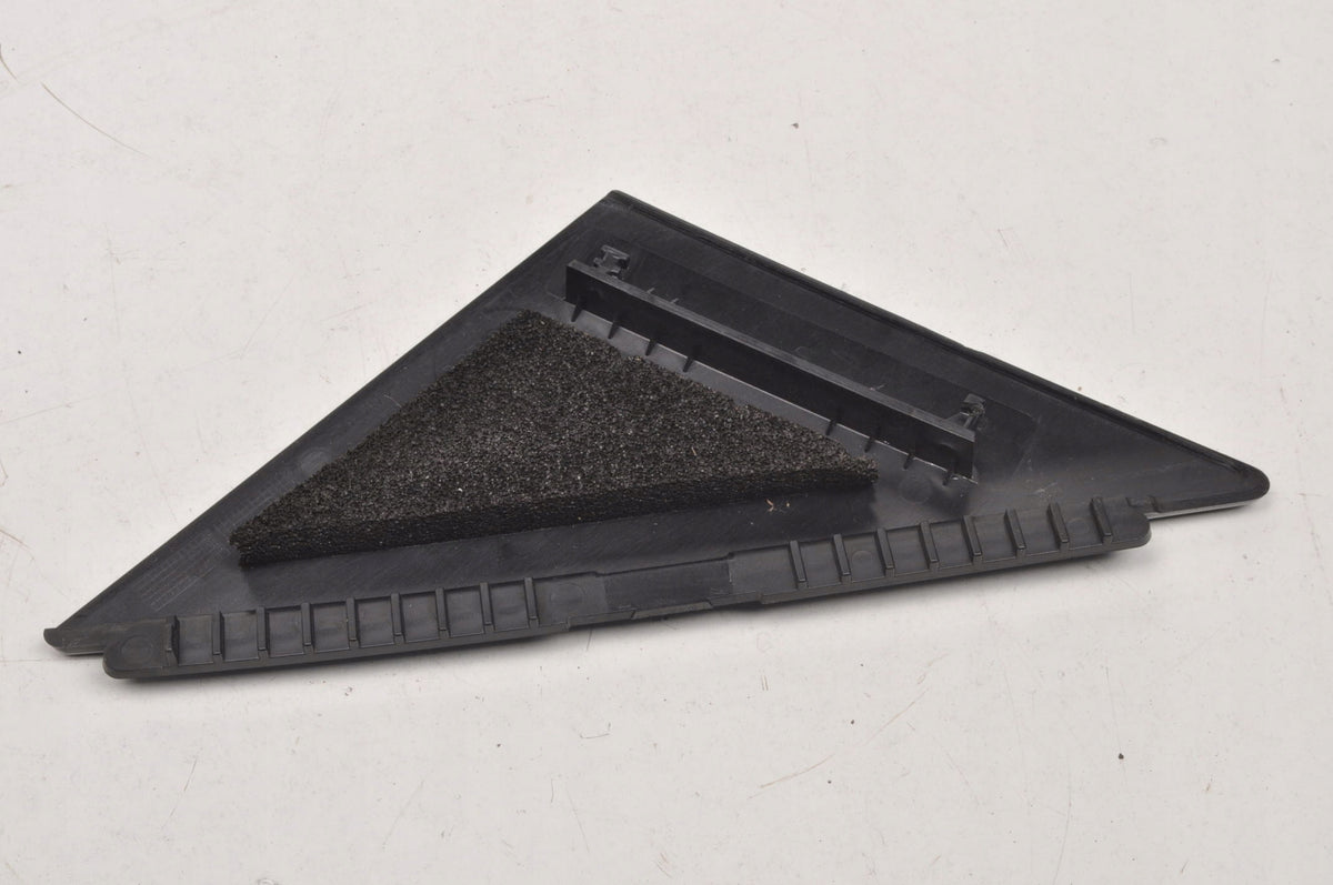 VOLVO XC60 II TRIANGLE FENDER GUARD CAP LEFT 31672922