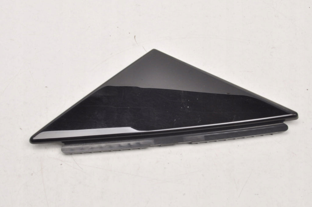 VOLVO XC60 II TRIANGLE FENDER GUARD CAP LEFT 31672922