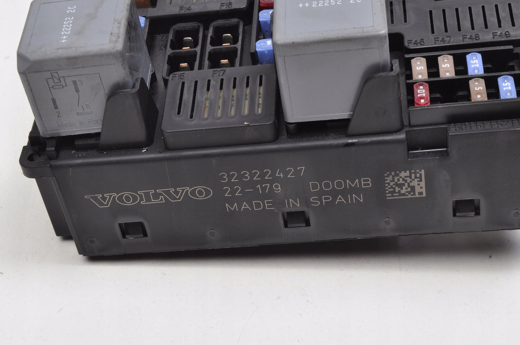 VOLVO XC60 II XC90 II 2.0 B5 FUSE BOX 32322427