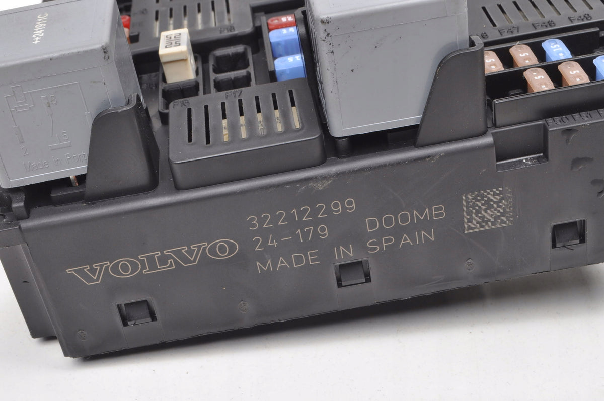 VOLVO XC60 II XC90 II V60 II T8 FUSE BOX 32212299 2024R