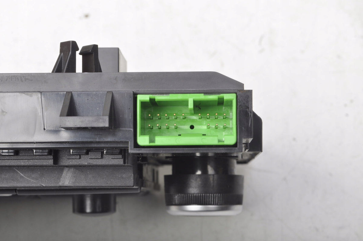 VOLVO XC60 S80 V70 AIR SUPPLY PANEL 30782906