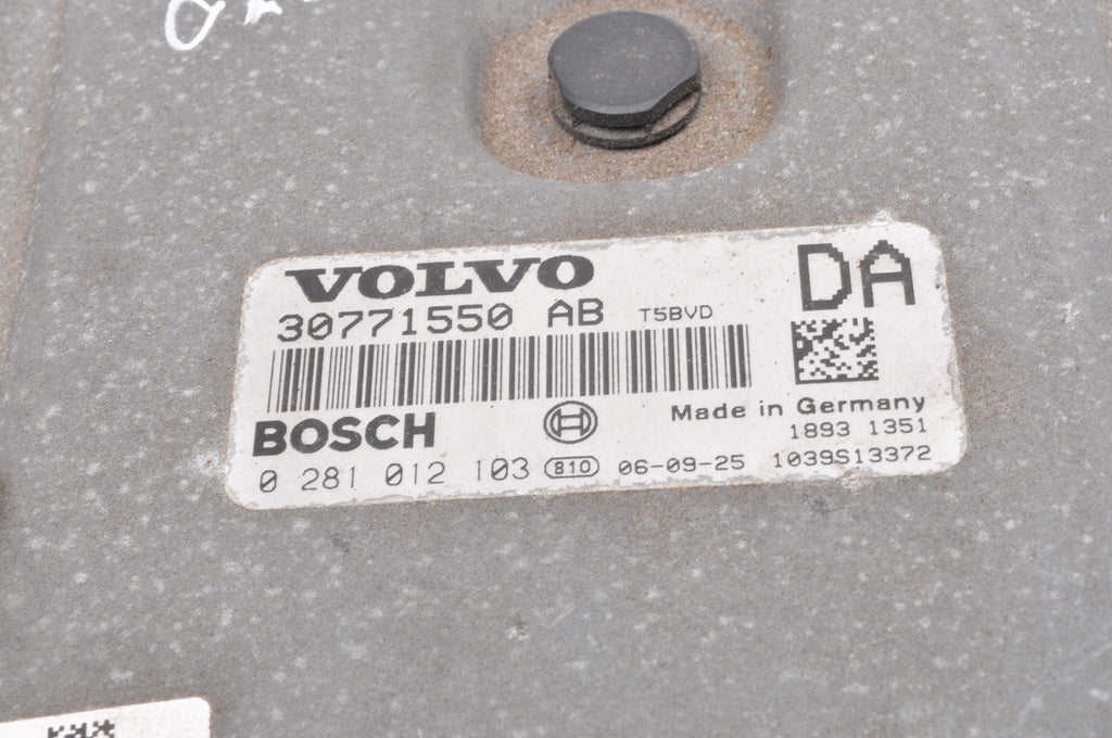 VOLVO XC70 2.4 D5 AWD 185KM COMPUTER ENGINE DRIVER 30771550