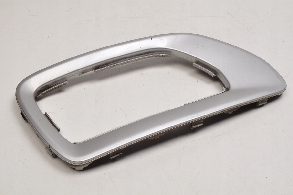 VOLVO XC70 II GRILLE DUMMY BUMPER 30744506 LEFT