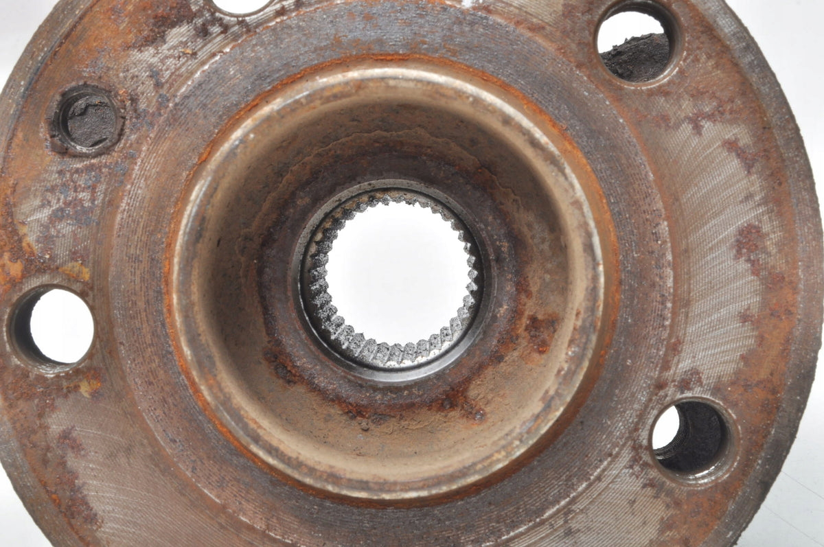VOLVO XC70 II REAR HUB RIGHT REAR